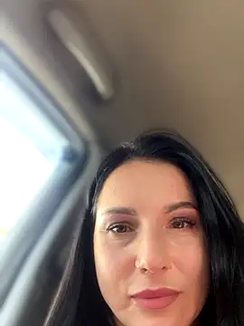 Snapshot of Roxana-Sexy chatting on 10.22.25 Roxana-Sexy online show from 10.22.25