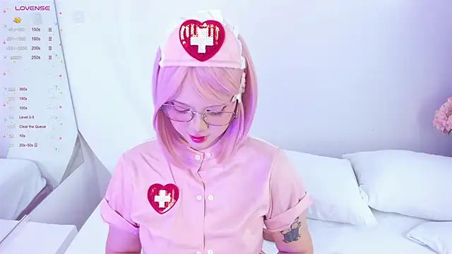 NanaOsaky online show from 02.10.25