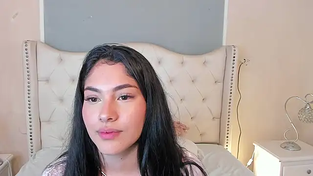 Snapshot of Mia_Elowen chatting on 02.12.25 Mia Elowen online show from 02.12.25