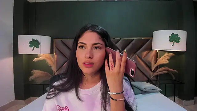 Snapshot of Mia_Elowen chatting on 03.18.25 Mia Elowen online show from 03.18.25