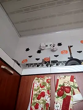 Snapshot of LaurenWelly_ chatting on 10.30.25 LaurenWelly online show from 10.30.25