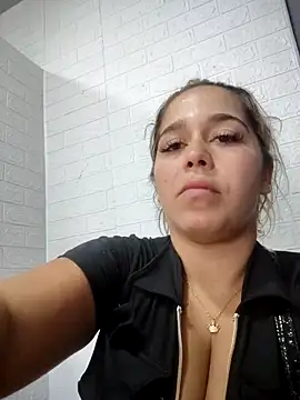 Snapshot of LaurenWelly_ chatting on 11.05.25 LaurenWelly online show from 11.05.25