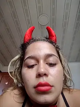 Snapshot of LaurenWelly_ chatting on 11.20.25 LaurenWelly online show from 11.20.25