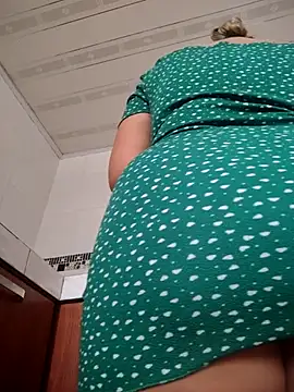 Snapshot of LaurenWelly_ chatting on 11.29.25 LaurenWelly online show from 11.29.25