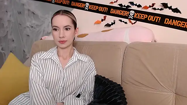 AmbrielHailey online show from 11.02.25