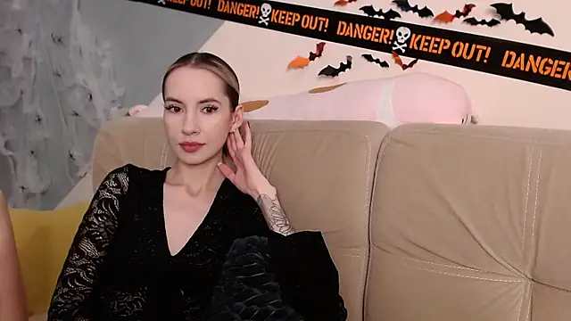 AmbrielHailey online show from 11.04.25