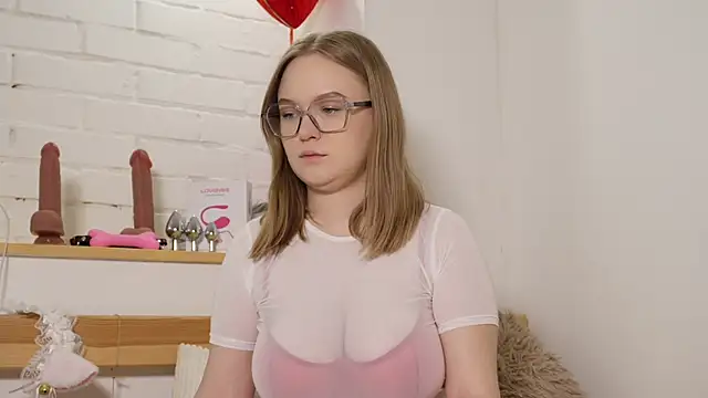 Snapshot of MonicaAsis chatting on 01.09.25 MonicaAsis online show from 01.09.25