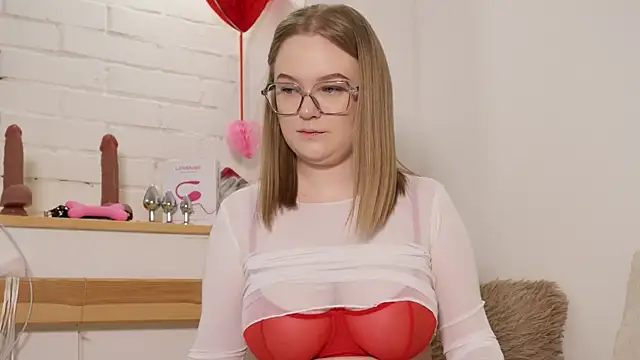 Snapshot of MonicaAsis chatting on 01.12.25 MonicaAsis online show from 01.12.25