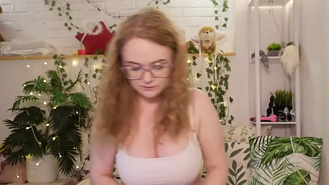 Snapshot of MonicaAsis chatting on 10.18.25 MonicaAsis online show from 10.18.25