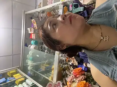 Snapshot of Cesywet chatting on 03.10.25 Cesywet online show from 03.10.25