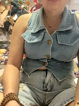 Snapshot of Cesywet chatting on 09.26.25 Cesywet online show from 09.26.25