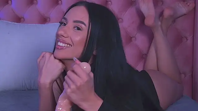 Snapshot of HaylieMilf chatting on 10.25.25 HaylieMilf online show from 10.25.25