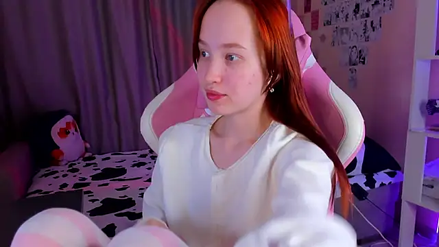 Snapshot of Hakory chatting on 12.04.24 Hakory online show from 12.04.24