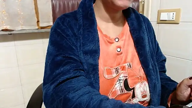 Foxlady2271 online show from 12.04.25