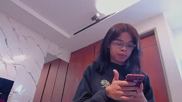 evelyn wine online show from 10.13.25