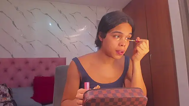 evelyn wine online show from 11.18.25