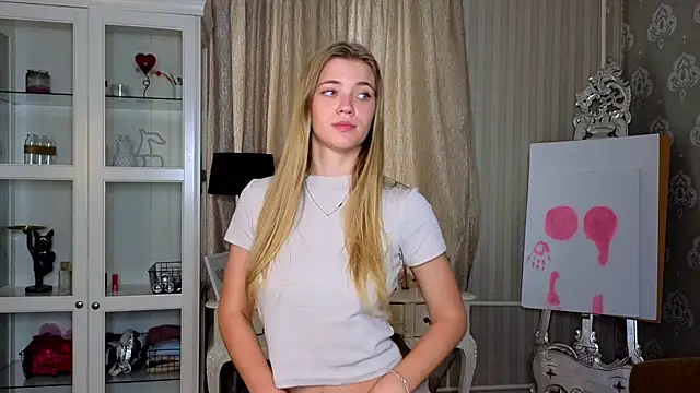 AnneFoxy online show from 10.17.25