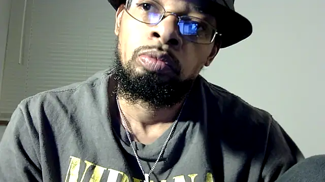 Snapshot of WhiskeyWood_DuhGOD chatting on 02.25.25 WhiskeyWood DuhGOD online show from 02.25.25