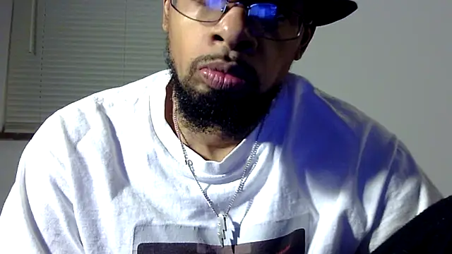Snapshot of WhiskeyWood_DuhGOD chatting on 03.04.25 WhiskeyWood DuhGOD online show from 03.04.25