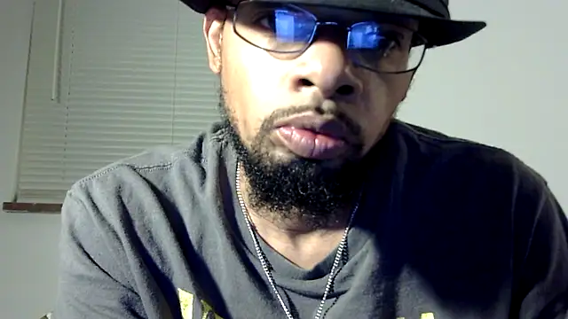 Snapshot of WhiskeyWood_DuhGOD chatting on 03.10.25 WhiskeyWood DuhGOD online show from 03.10.25