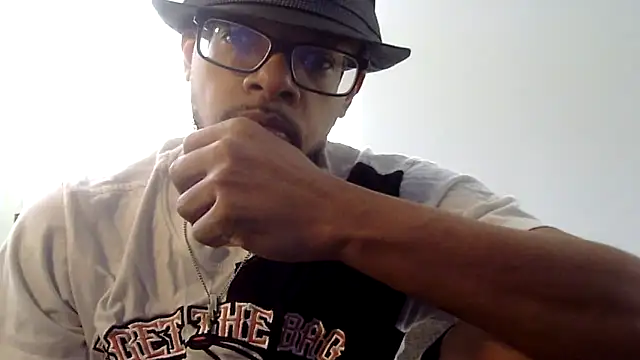 Snapshot of WhiskeyWood_DuhGOD chatting on 09.10.25 WhiskeyWood DuhGOD online show from 09.10.25
