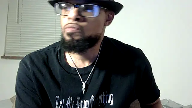 Snapshot of WhiskeyWood_DuhGOD chatting on 09.21.25 WhiskeyWood DuhGOD online show from 09.21.25