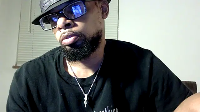 Snapshot of WhiskeyWood_DuhGOD chatting on 09.22.25 WhiskeyWood DuhGOD online show from 09.22.25
