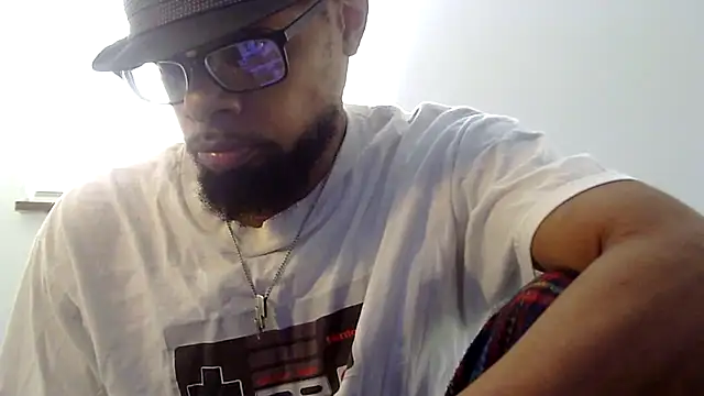 Snapshot of WhiskeyWood_DuhGOD chatting on 10.08.25 WhiskeyWood DuhGOD online show from 10.08.25