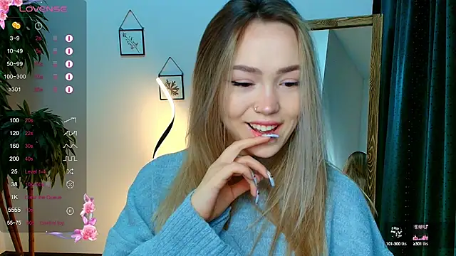 Snapshot of Evia_r0se chatting on 12.04.24 Evia r0se online show from 12.04.24