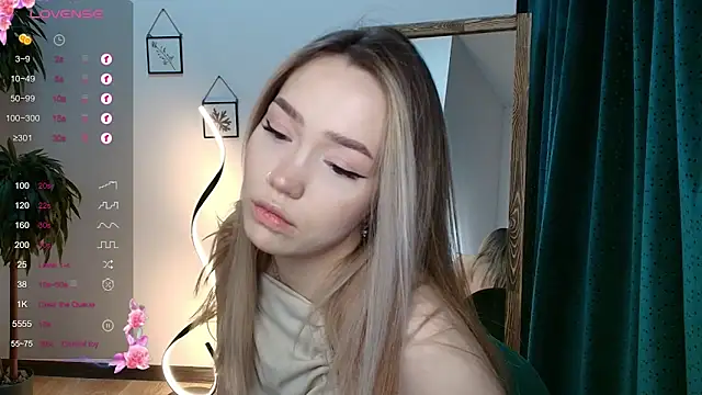 Snapshot of Evia_r0se chatting on 12.05.24 Evia r0se online show from 12.05.24