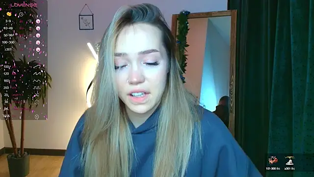 Snapshot of Evia_r0se chatting on 01.03.25 Evia r0se online show from 01.03.25