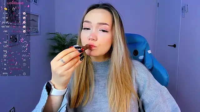 Snapshot of Evia_r0se chatting on 01.05.25 Evia r0se online show from 01.05.25