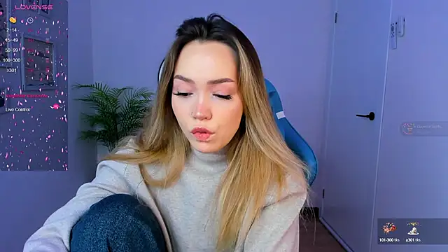 Snapshot of Evia_r0se chatting on 01.07.25 Evia r0se online show from 01.07.25