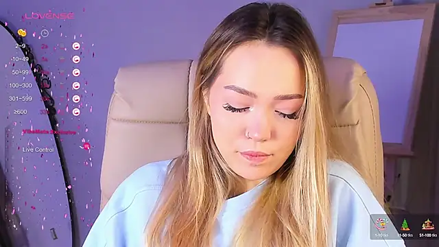 Snapshot of Evia_r0se chatting on 01.14.25 Evia r0se online show from 01.14.25