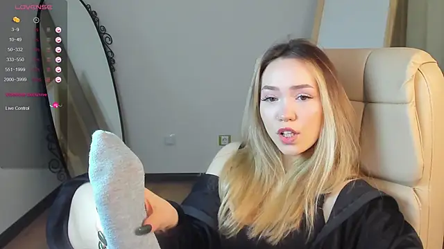 Snapshot of Evia_r0se chatting on 01.17.25 Evia r0se online show from 01.17.25