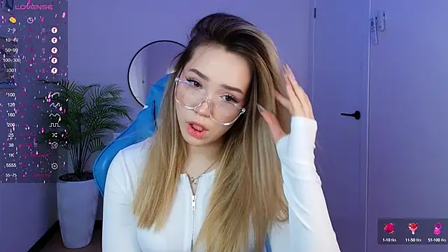 Snapshot of Evia_r0se chatting on 01.26.25 Evia r0se online show from 01.26.25