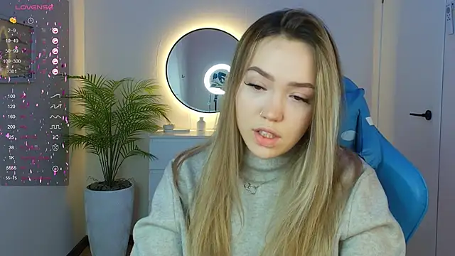 Snapshot of Evia_r0se chatting on 01.30.25 Evia r0se online show from 01.30.25