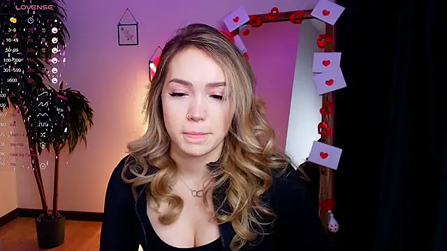 Snapshot of Evia_r0se chatting on 02.12.25 Evia r0se online show from 02.12.25