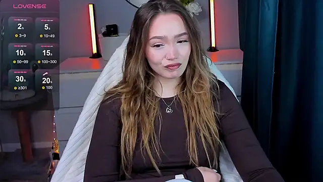 Snapshot of Evia_r0se chatting on 10.11.25 Evia r0se online show from 10.11.25