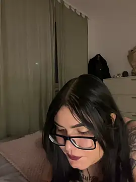 Snapshot of alexaandreea99 chatting on 12.15.24 alexaandreea99 online show from 12.15.24