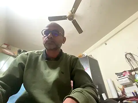 Snapshot of SammyChocolateIndian chatting on 12.14.25 SammyChocolateIndian online show from 12.14.25