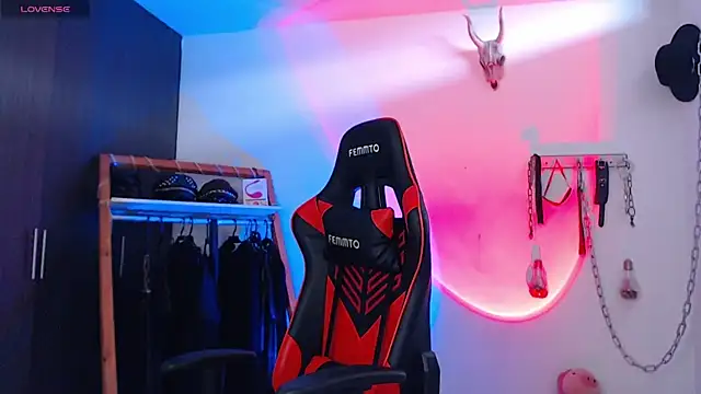 Snapshot of LilithSharon chatting on 12.20.25 LilithSharon online show from 12.20.25