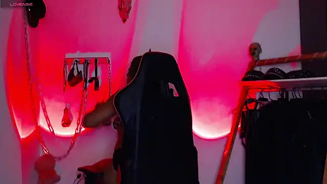 Snapshot of LilithSharon chatting on 12.22.25 LilithSharon online show from 12.22.25