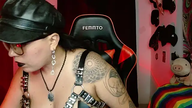 Snapshot of LilithSharon chatting on 02.28.26 LilithSharon online show from 02.28.26