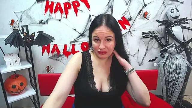 Snapshot of TayaBoret chatting on 10.18.25 TayaBoret online show from 10.18.25