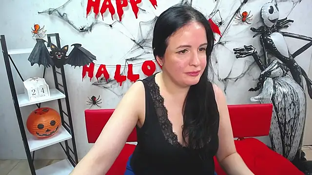 Snapshot of TayaBoret chatting on 10.24.25 TayaBoret online show from 10.24.25