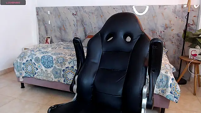 hanz col online show from 12.04.25