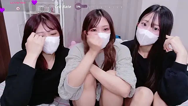 Snapshot of Miss-KrenJr chatting on 12.04.25 Miss-KrenJr online show from 12.04.25