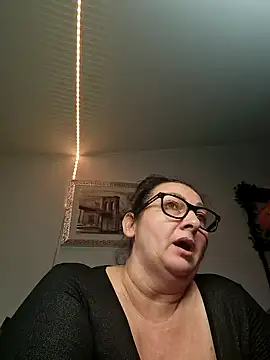 Snapshot of Genoveva73sexy chatting on 12.18.24 Genoveva73sexy online show from 12.18.24