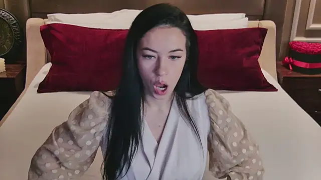 Snapshot of MadilynFox chatting on 01.28.25 MadilynFox online show from 01.28.25